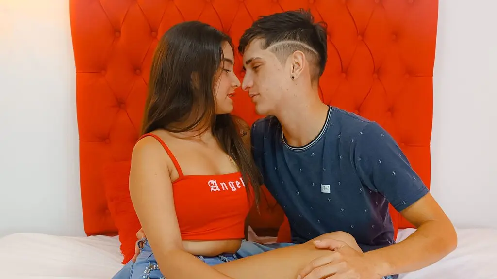 EmiAndAndy's live cam