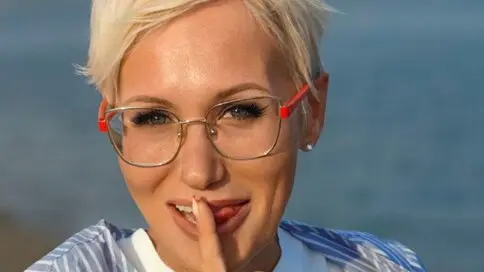 DianaDillard's live cam