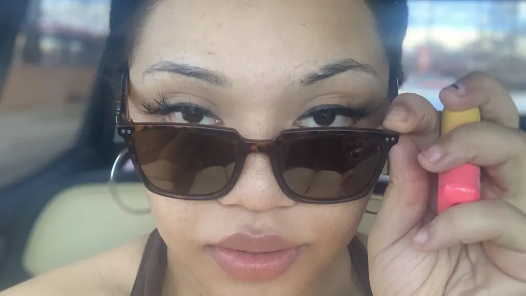 ElizaLavender's live cam