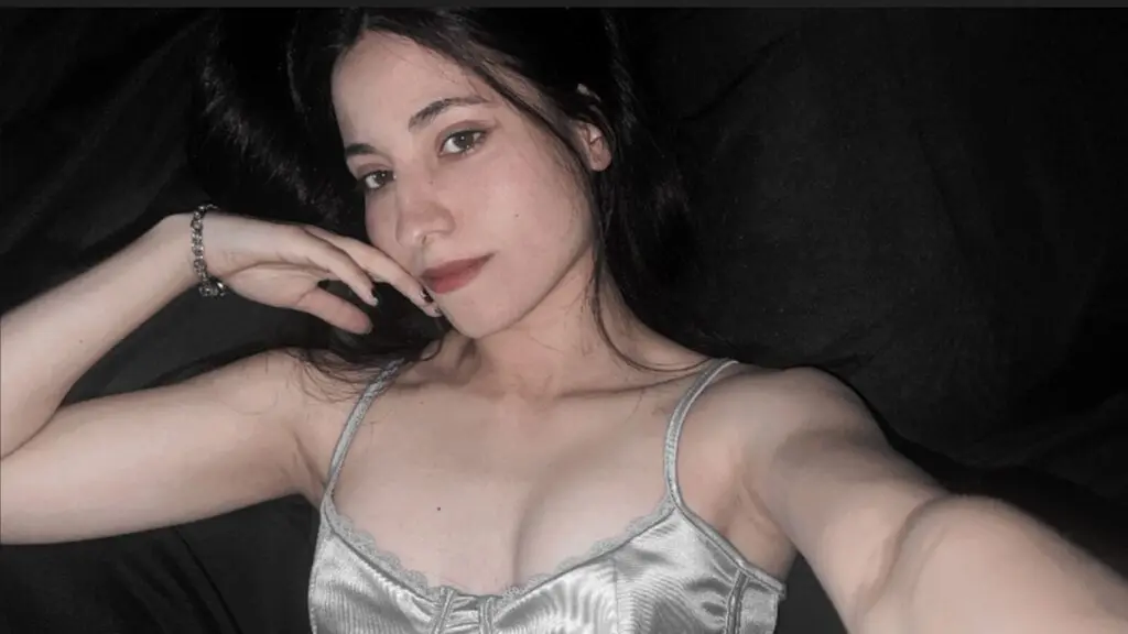 KateLux's live cam