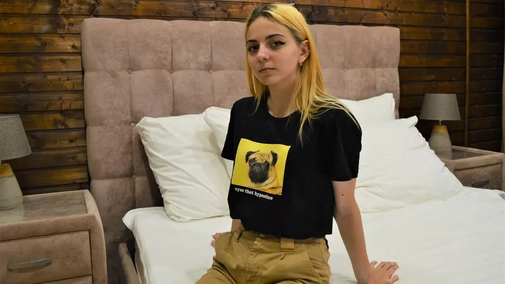 LuluBesson's live cam