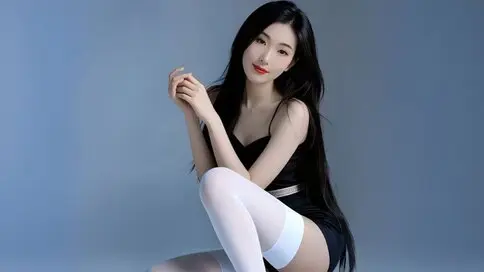 LunasSecret's live cam