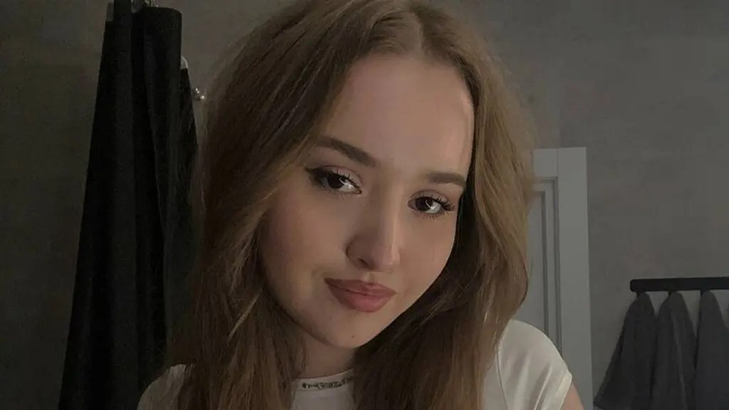 RoselynKissed's live cam