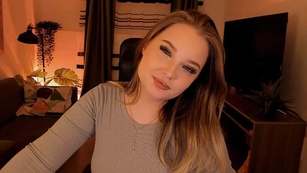 SandraHardin's live cam