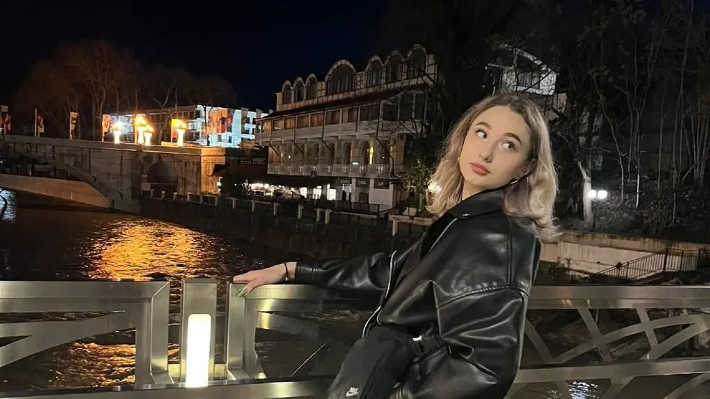 SaraRodrigez's live cam