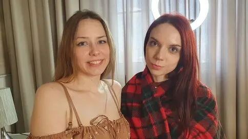 ElfyAndAntonia's live cam