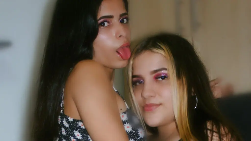 GabrielaAndMaria's live cam
