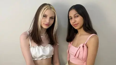 OdellaAndOdette's live cam