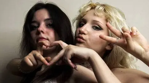 PrimroseAndDaisy's live cam