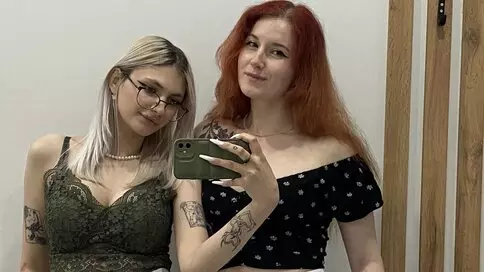 SilviaAndTayte's live cam