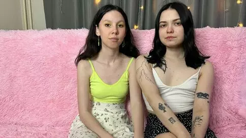 VanessaJulia's live cam