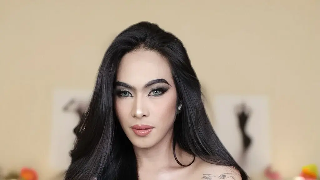 QueenNylha's live cam