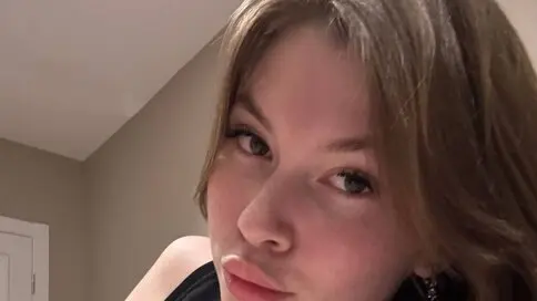 MadeleneArmond's live cam