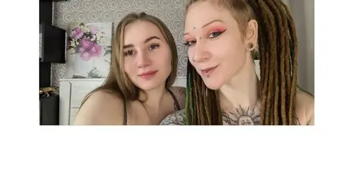 DelmaAndFelice's live cam